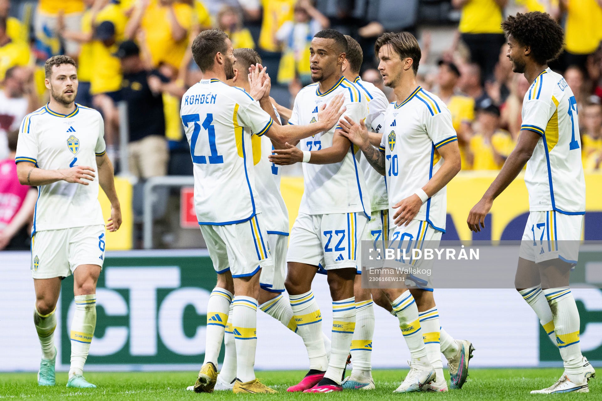 Robin Quaison of Sweden celebrates with. Team mates