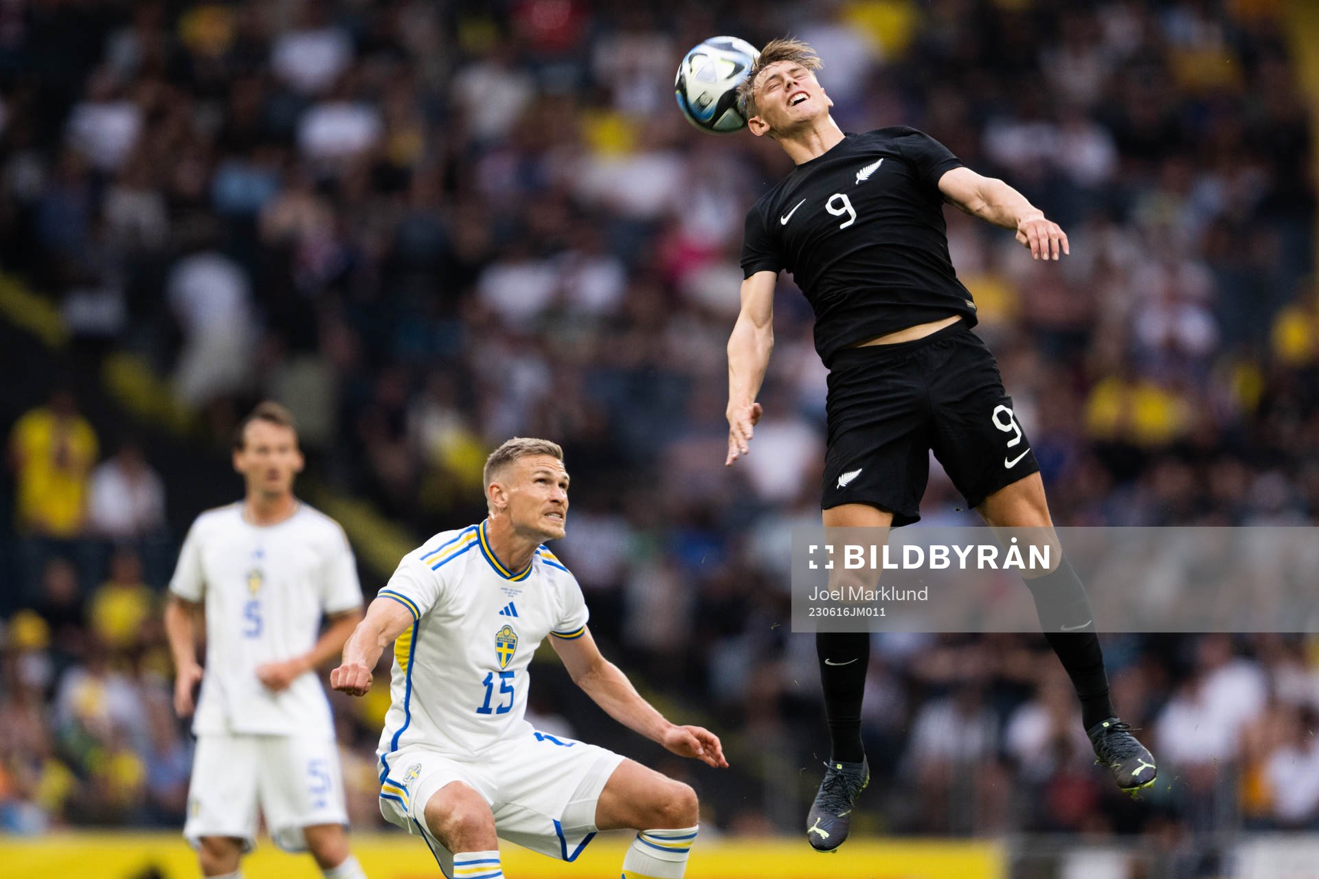 Carl Starfelt of Sweden and Ben Waine of New Zealand