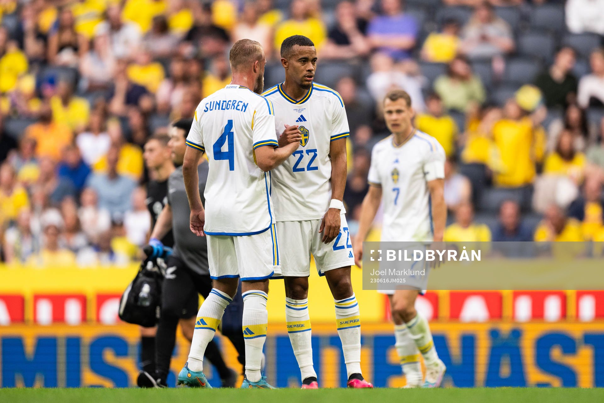 Daniel Sundgren and Robin Quaison of Sweden