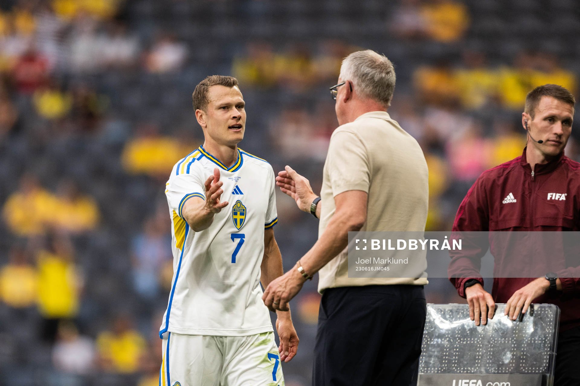 Viktor Claesson and Head coach Janne Andersson of Sweden