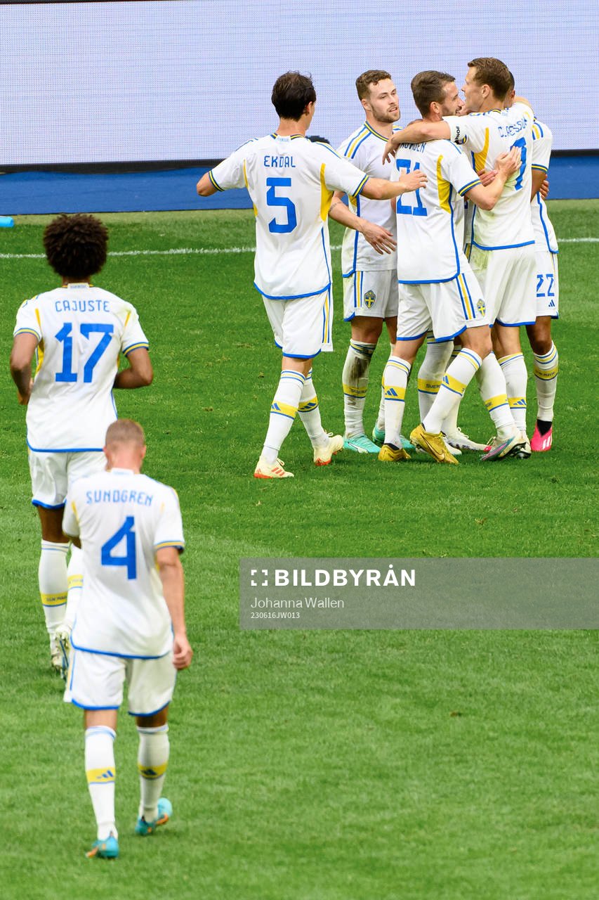 The players of Sweden celebrate
