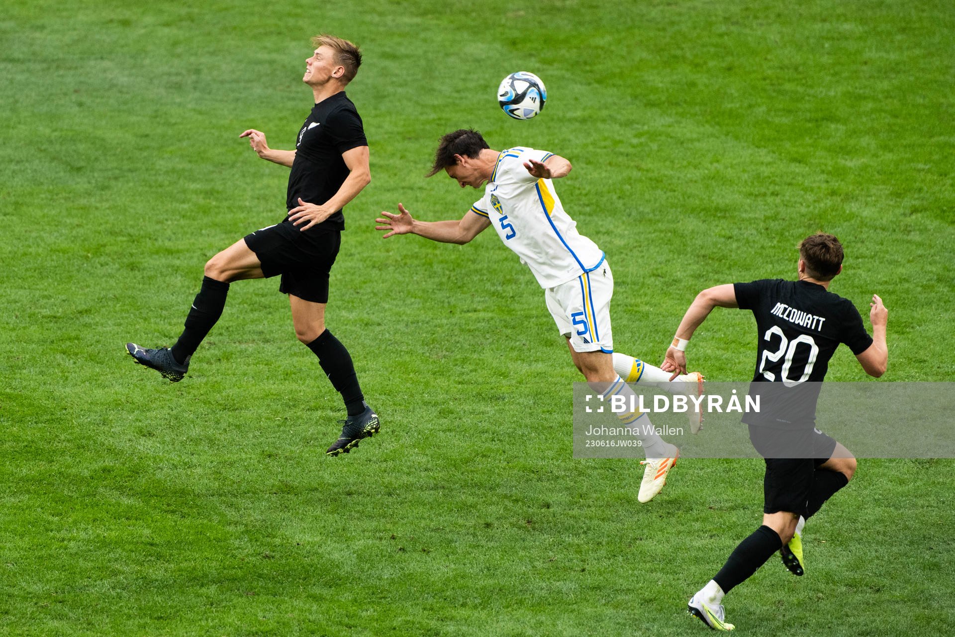 Ben Waine and Kristoffer Olsson of New Zealand againt