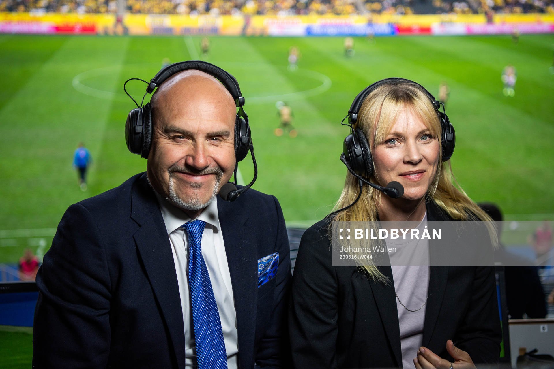 Commentators Niklas Holmgren and Johanna Frisk