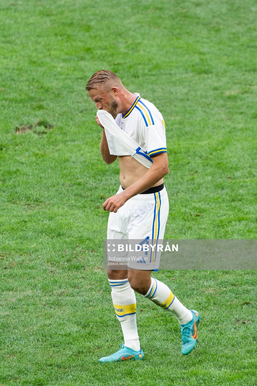 Daniel Sundgren of Sweden looks dejected