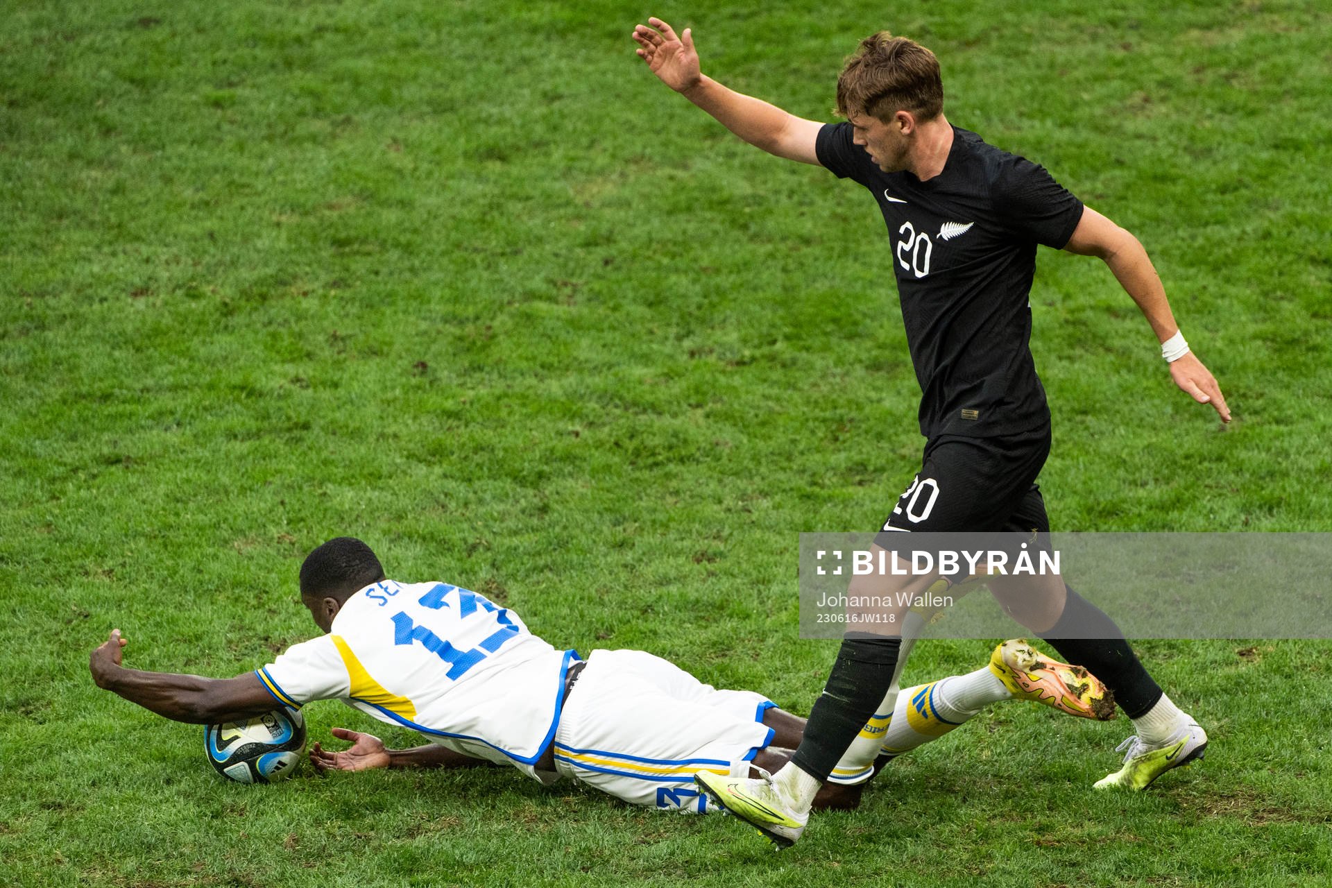 Ken Sema of Sweden and Callum Mccowatt of New Zealand
