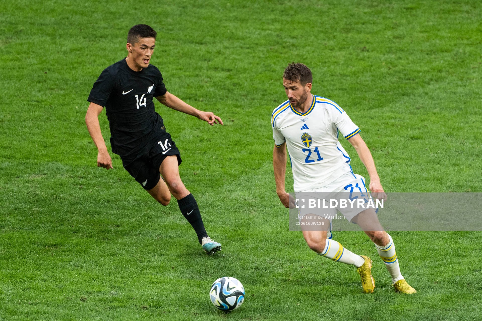 Elijah Just of New Zealand and Marcus Rohdén of Sweden
