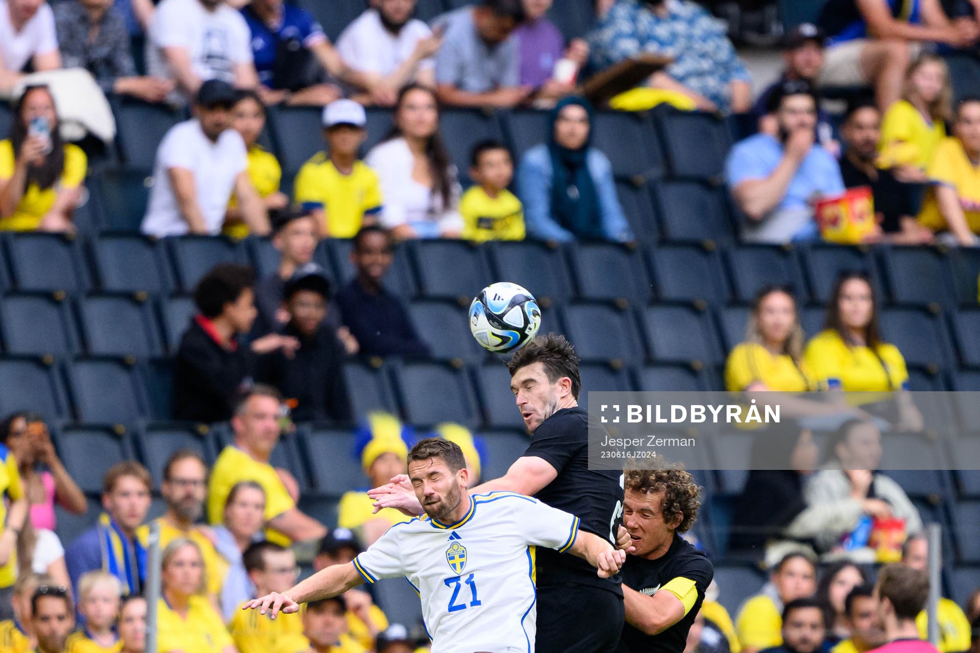 Marcus Rohdén of Sweden against Tim Payne and Joe Bell of