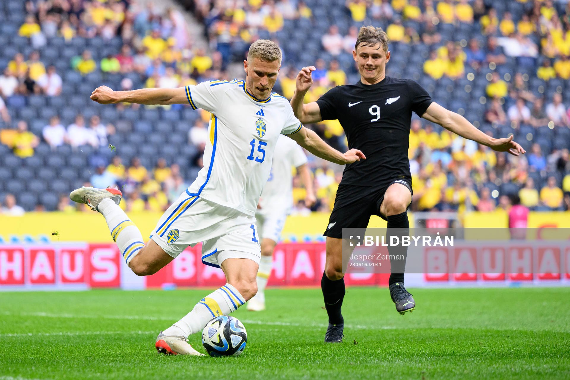 Carl Starfelt of Sweden and Ben Waine of New Zealand