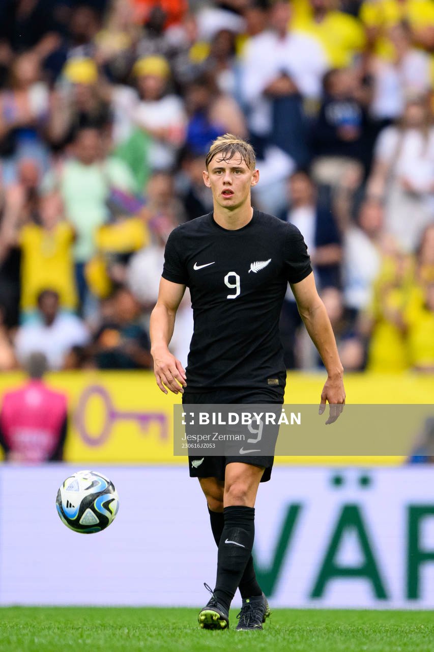 Ben Waine of New Zealand looks dejected