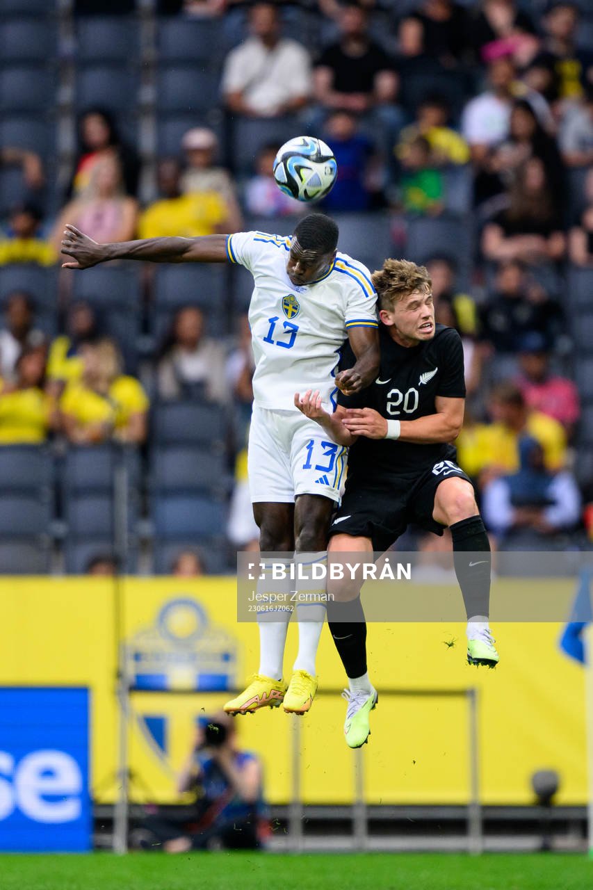 Ken Sema of Sweden and Callum Mccowatt of New Zealand