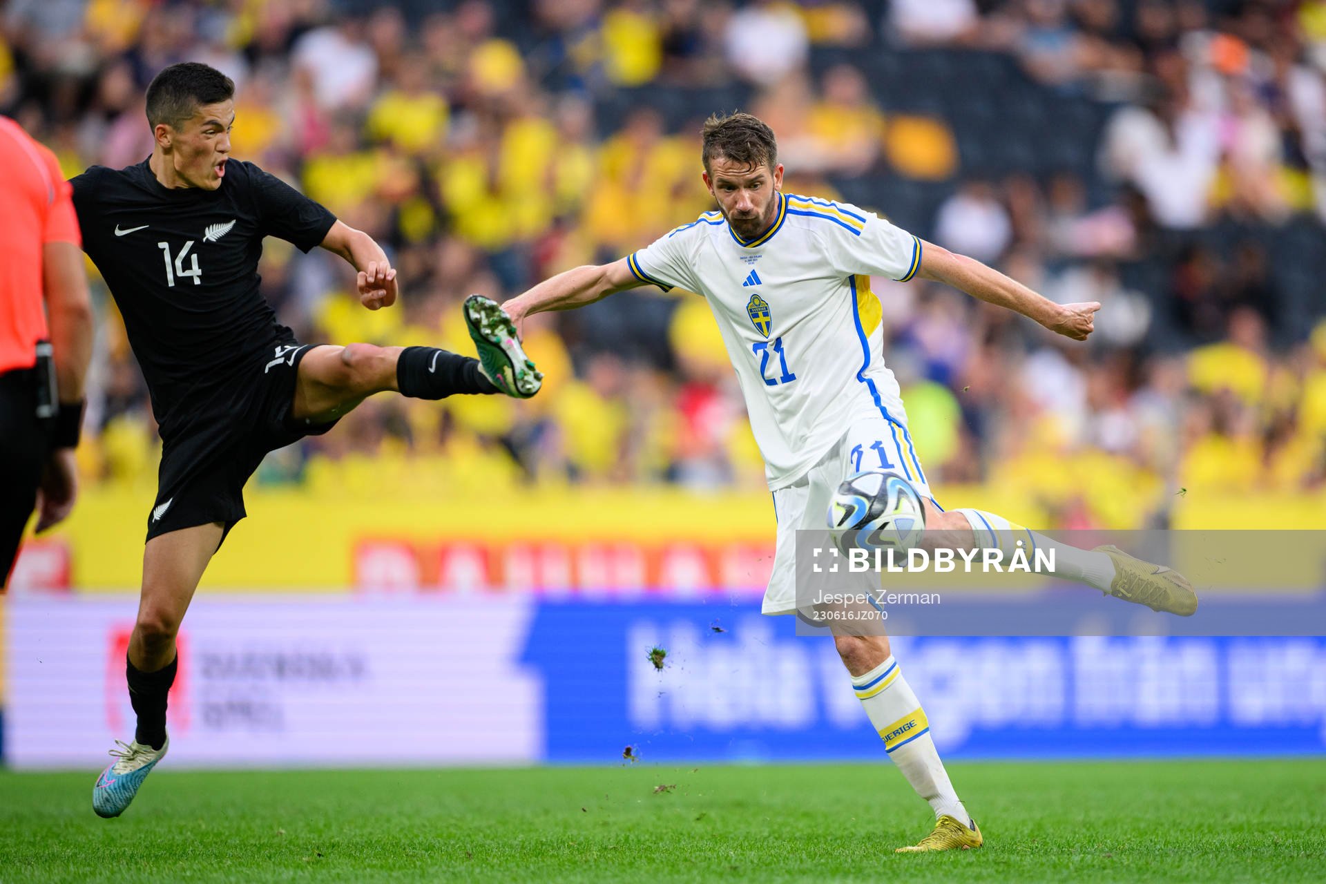 Elijah Just of New Zealand and Marcus Rohdén of Sweden