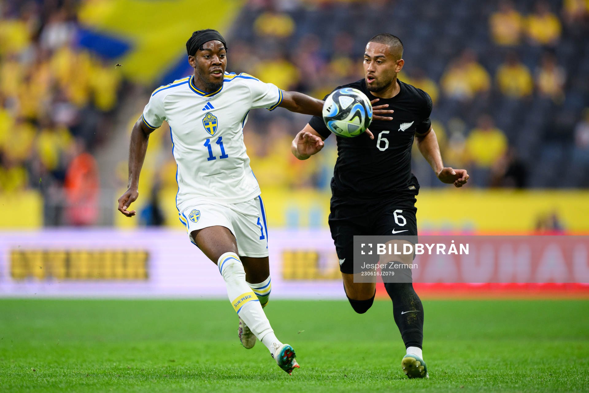 Anthony Elanga of Sweden and Bill Tuiloma of New Zealand
