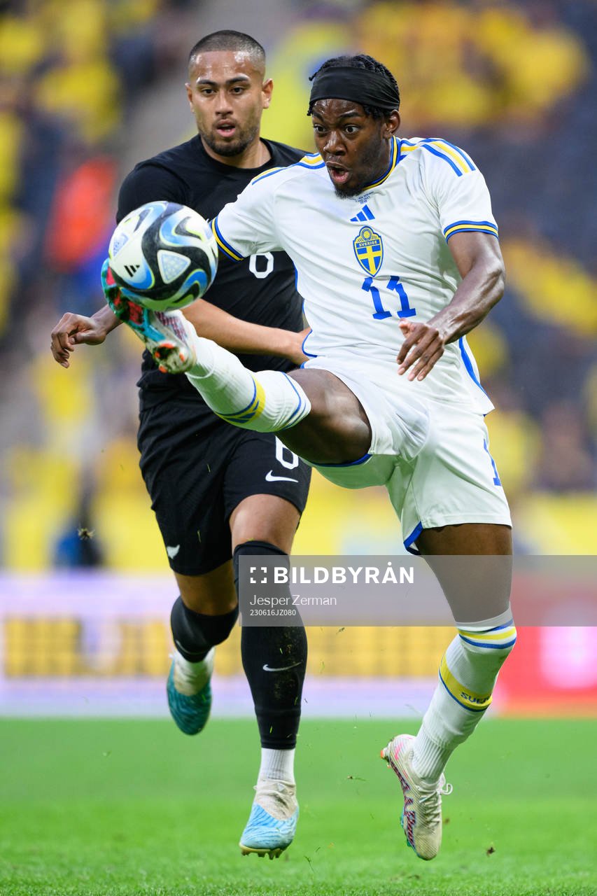 Bill Tuiloma of New Zealand and Anthony Elanga of Sweden