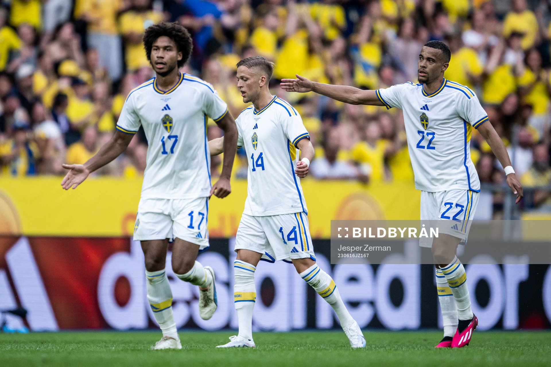 Jesper Karlsson celebrates with Robin Quaison of Sweden after 1-1 during the international friendly football match between Sweden and New Zealand on June 16, 2023 in Stockholm.