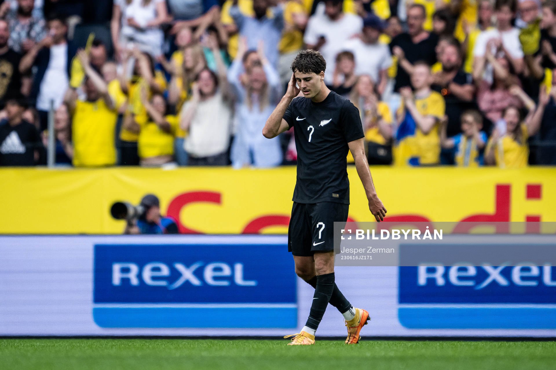 Matt Garbett of New Zealand looks dejected