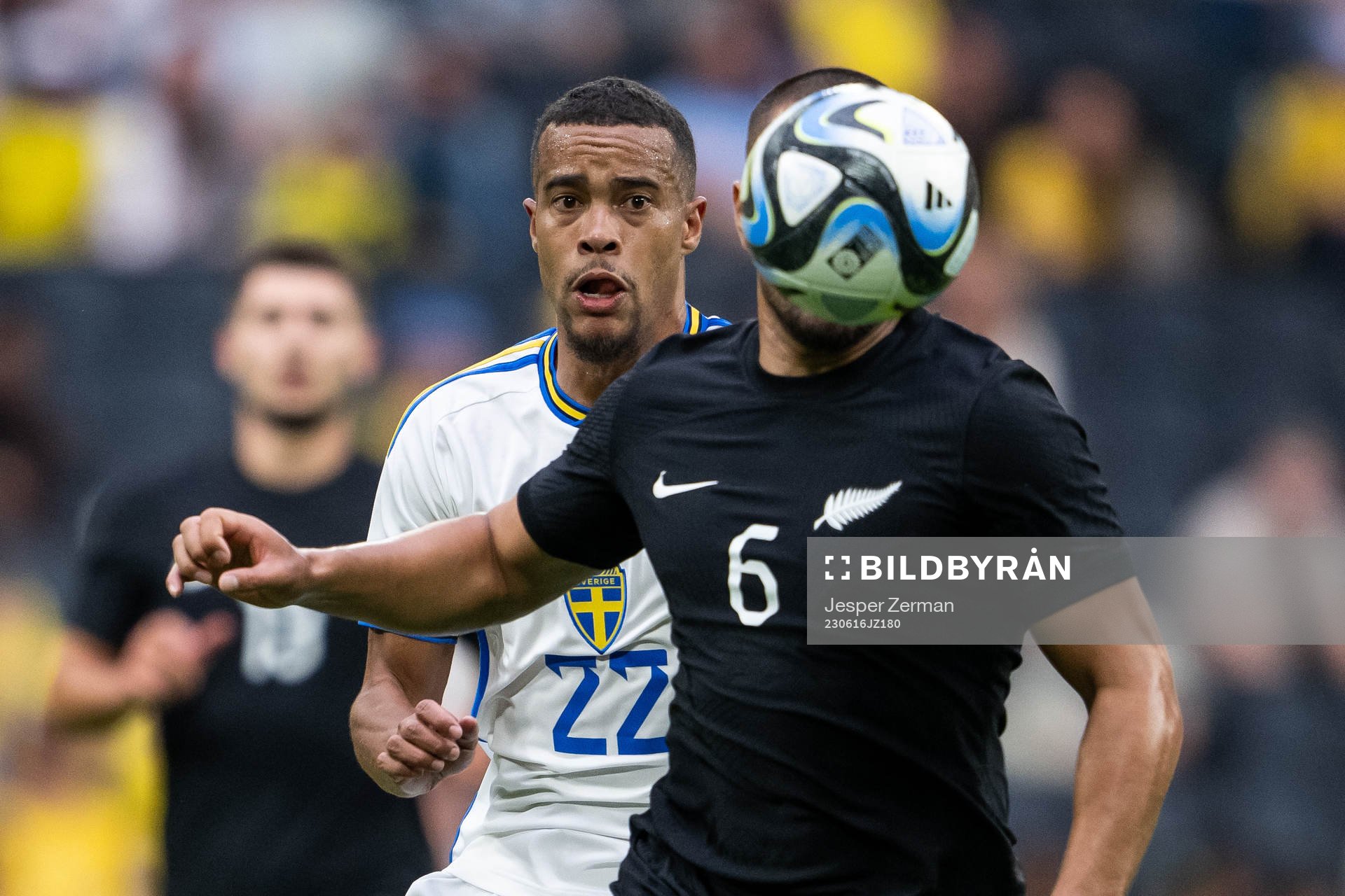 Robin Quaison of Sweden and Bill Tuiloma of New Zealand