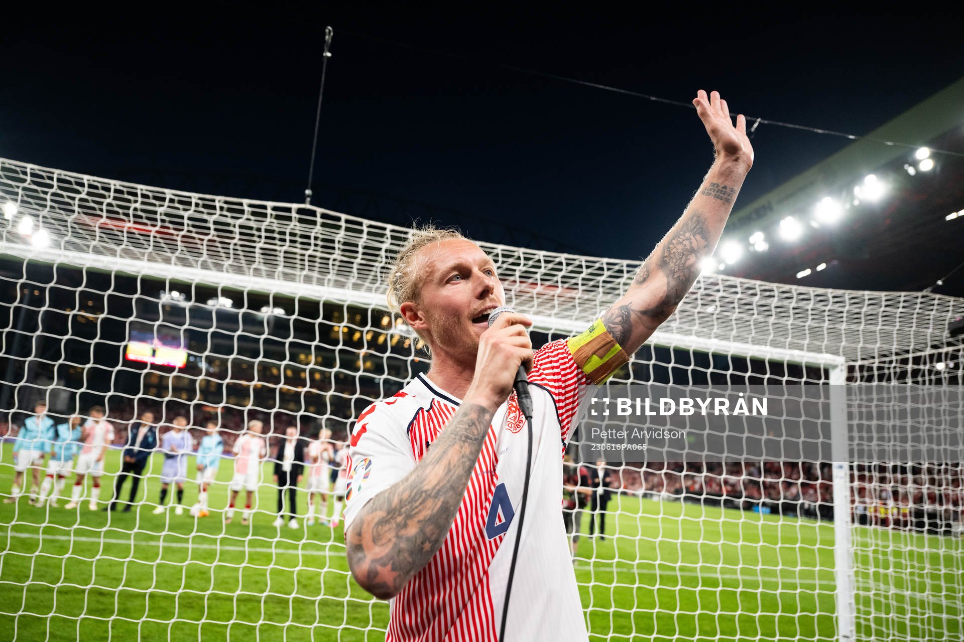 Simon Kjær of Denmark celebrates