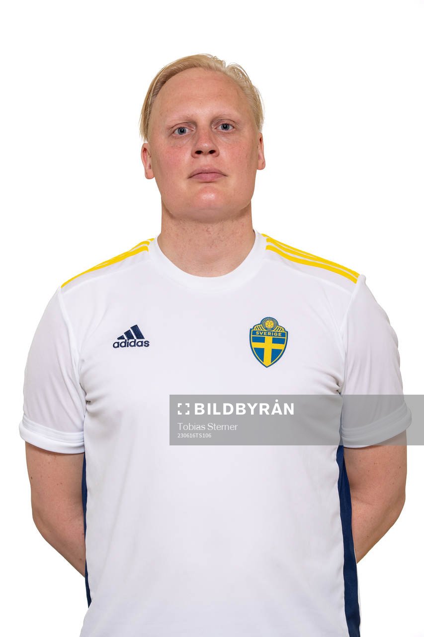 Gustav Scheutz Dahlström, målvaktstränare poserar för ett porträtt under en fotografering med det svenska P17-landslaget den 16 juni 2023 i Stockholm.
