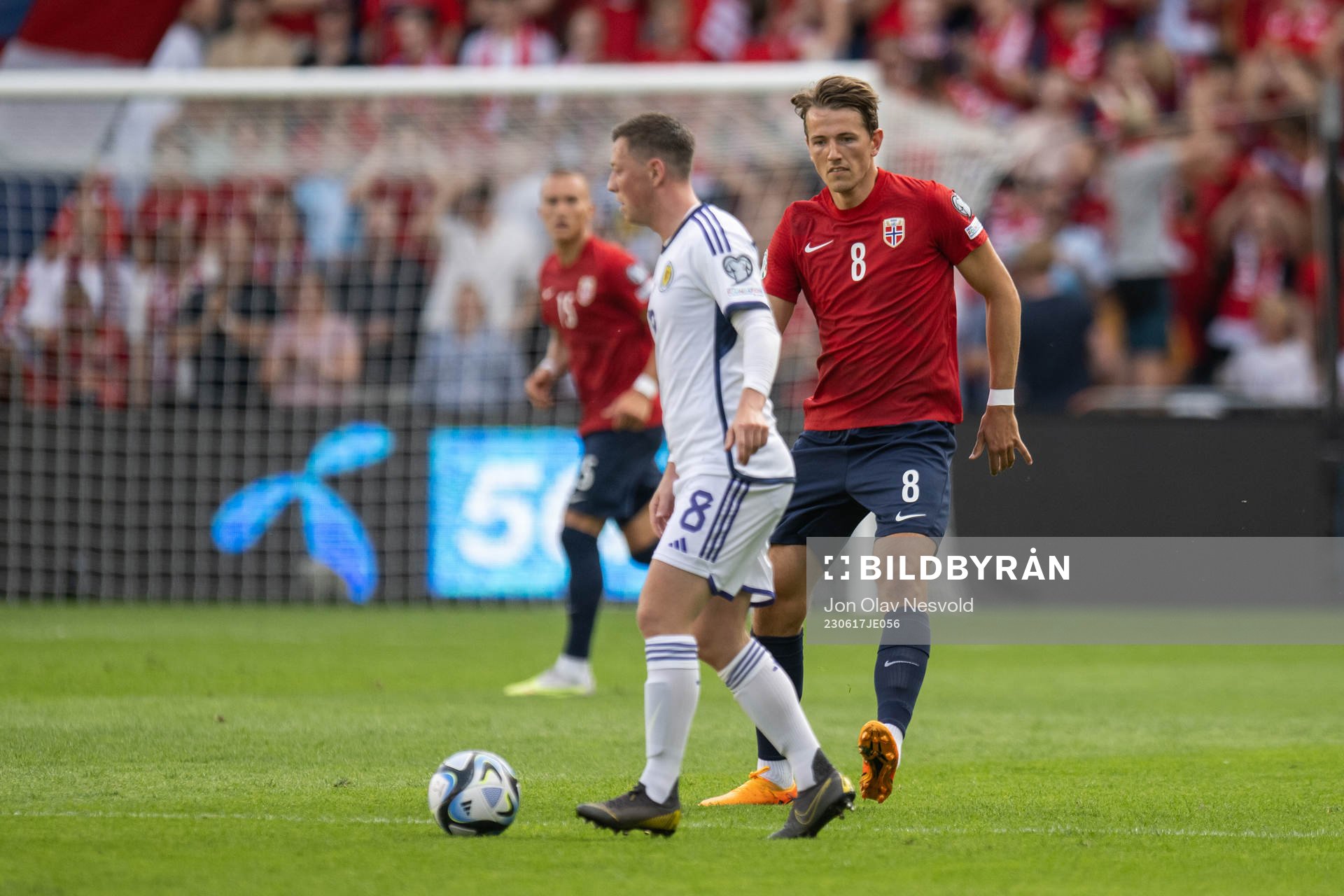 Callum McGregor of Scotland andnSander Berge of Norway