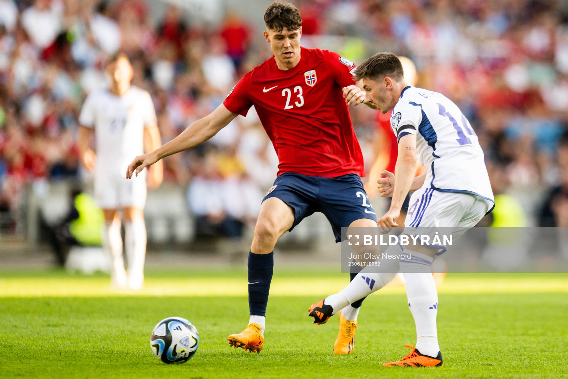Jørgen Strand Larsen of Norway and Billy Gilmour of