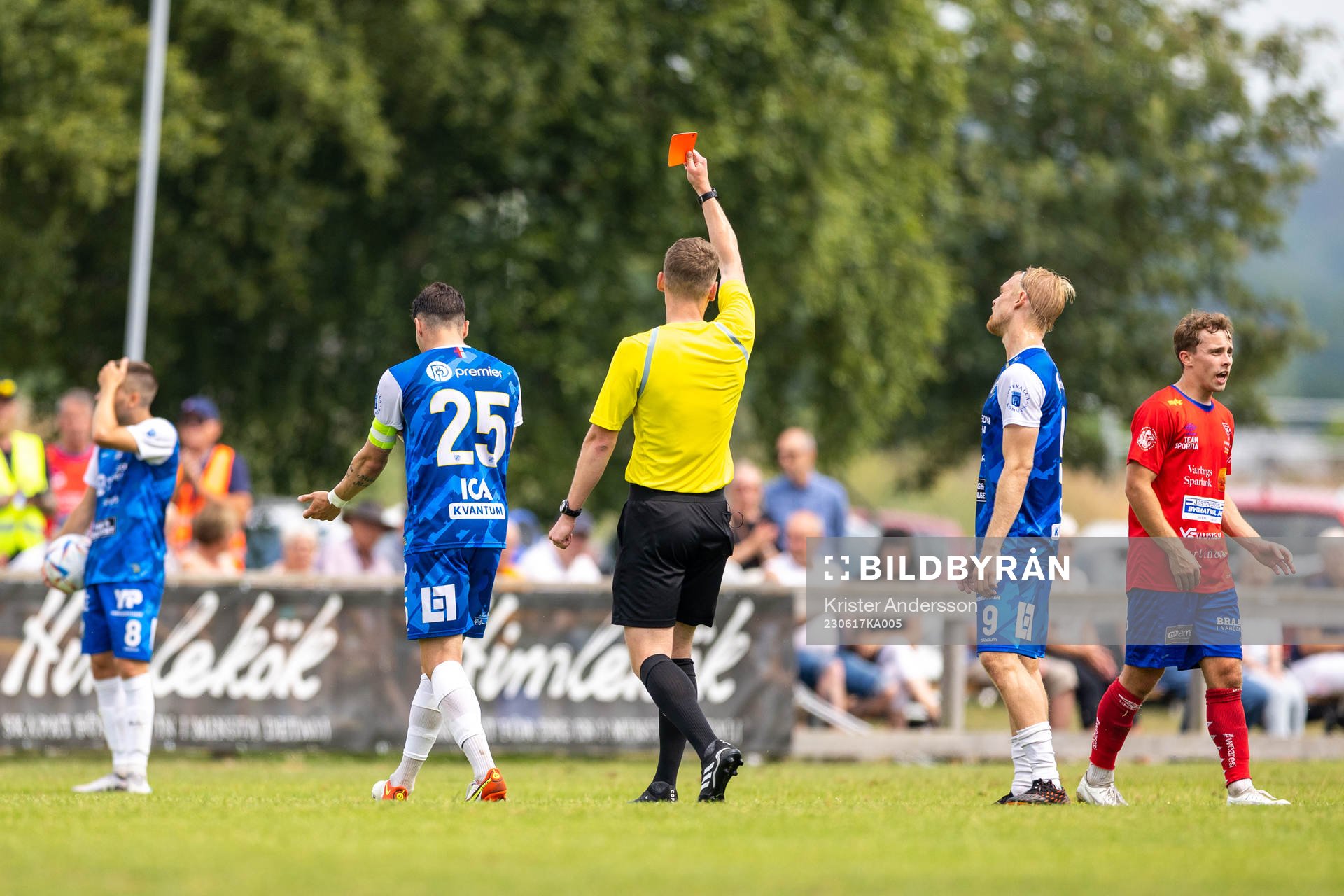 Oddevolds Kenan Mehovic får rött kort