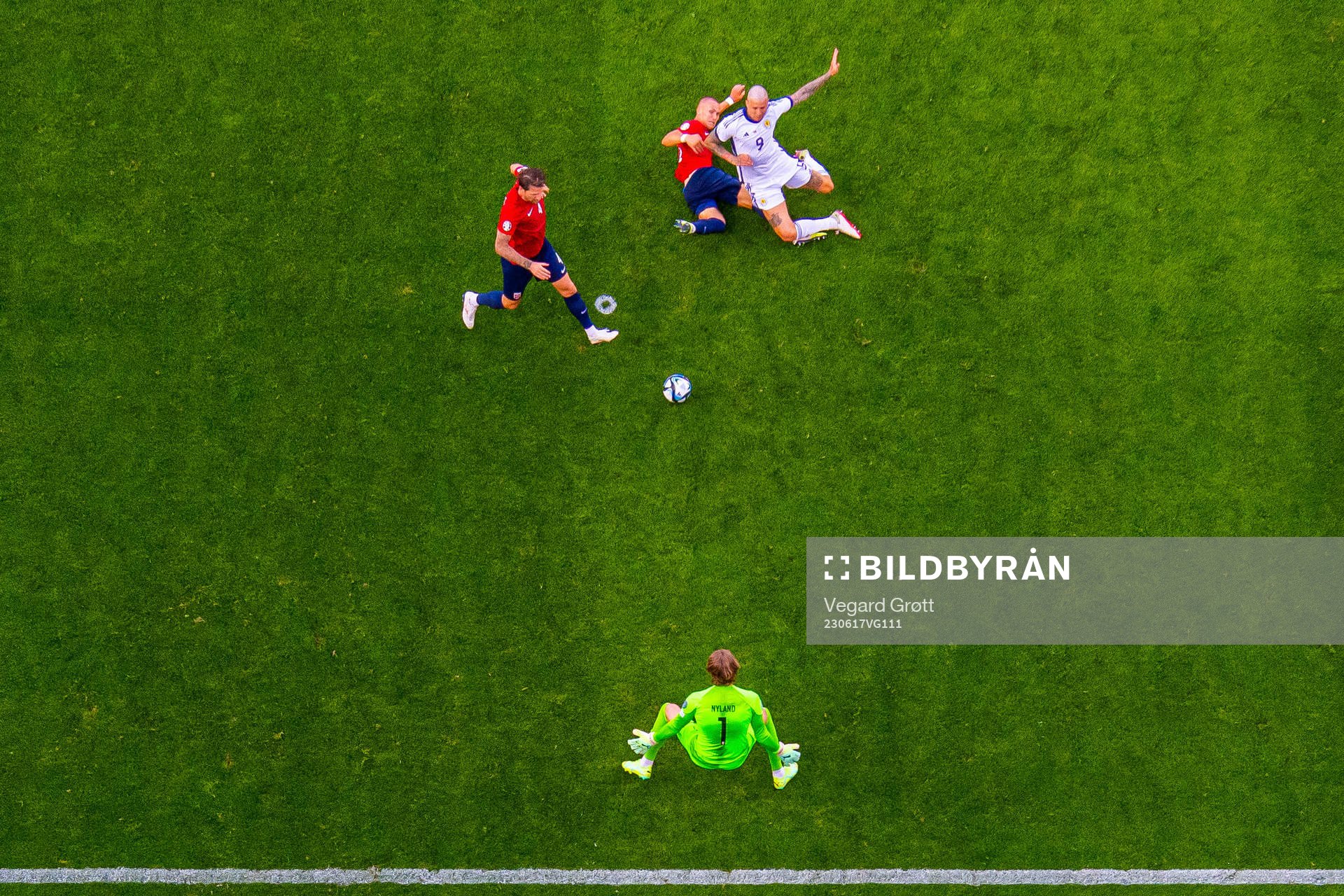 Lyndon Dykes of Scotland scores the 1-1 goal past Stefan