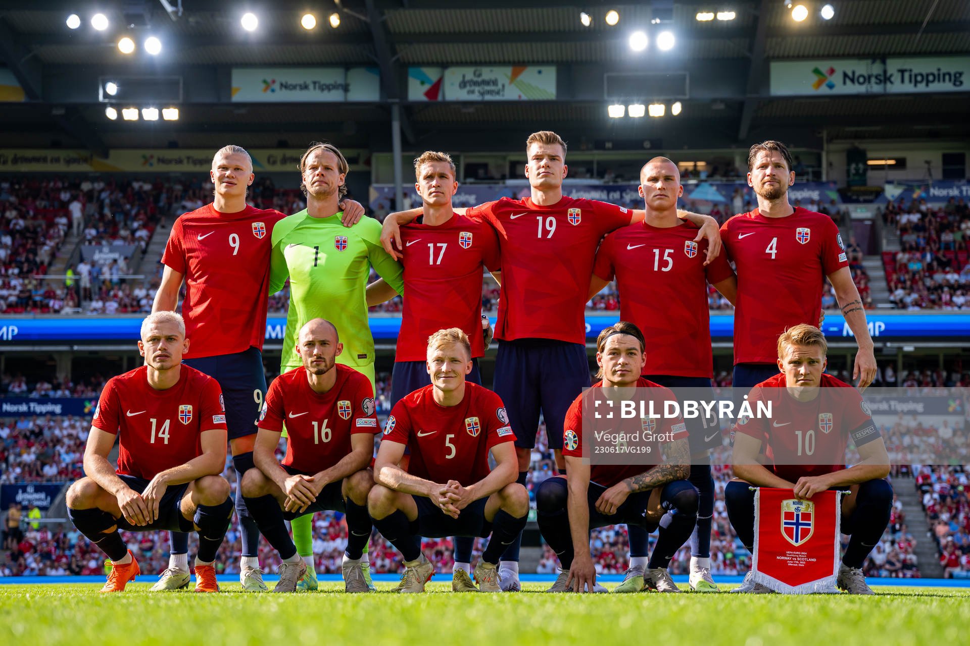 The starting eleven of Norway pose for a team photo