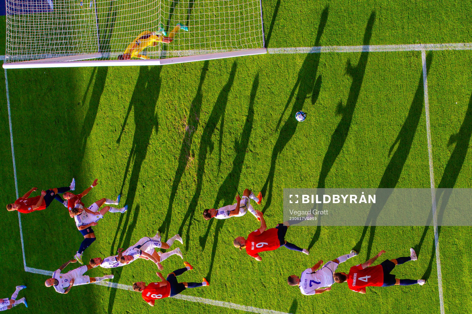 Players of Norway and Scotland