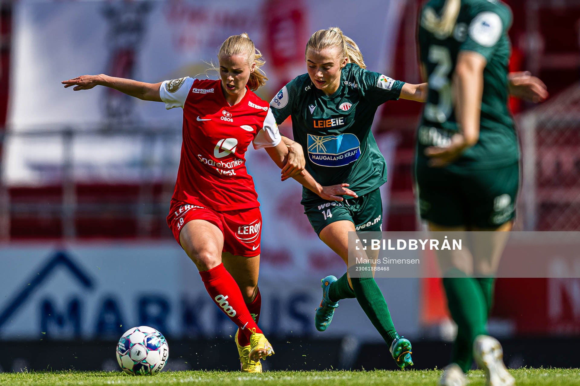 Nora Eide Lie of Brann and Sandra Østenstad of Avaldsnes