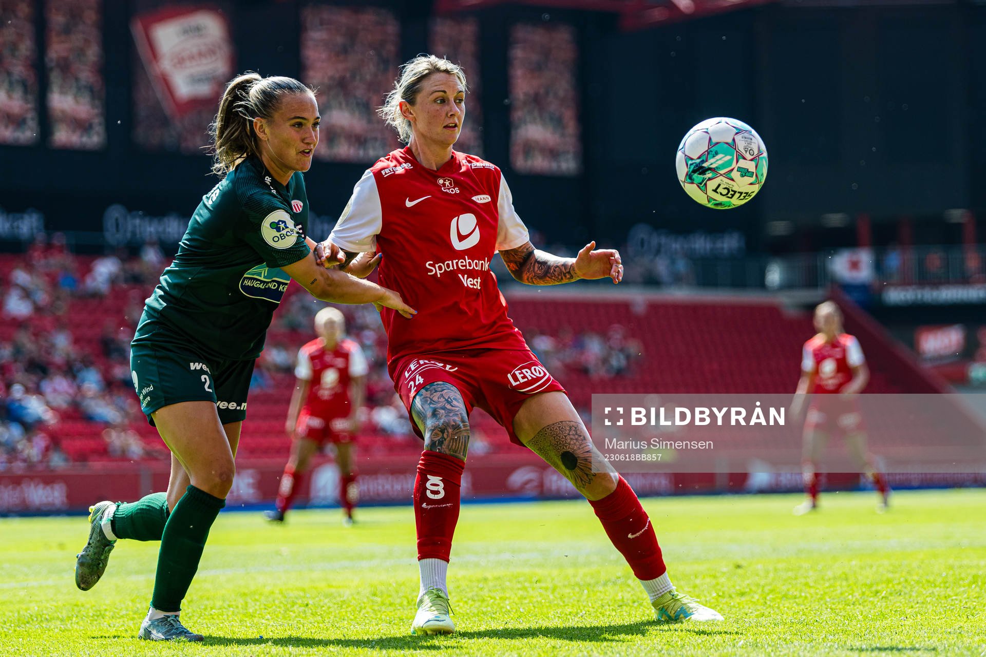 Selma Løvås of Avaldsnes and Larissa Rose Crummer of Brann