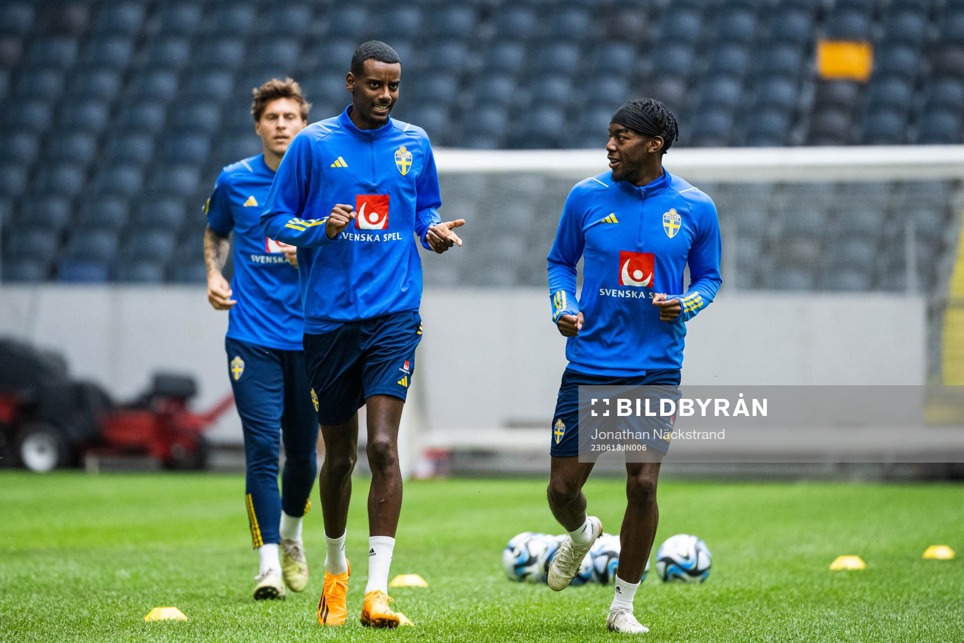 Alexander Isak and Anthony Elanga of the Swedish national
