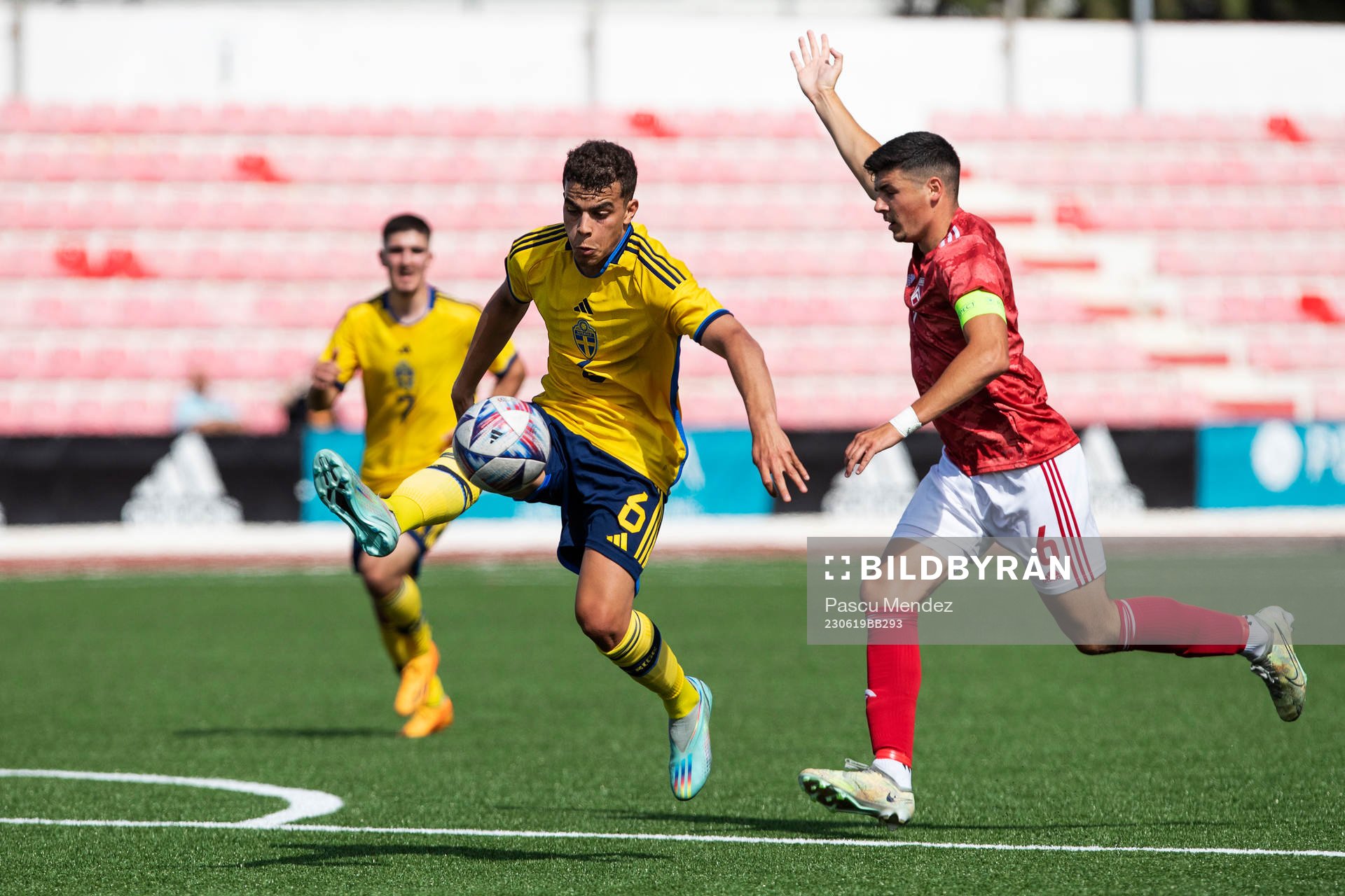 Yasin Ayari of Sweden and Evan de Haro of Gibraltar