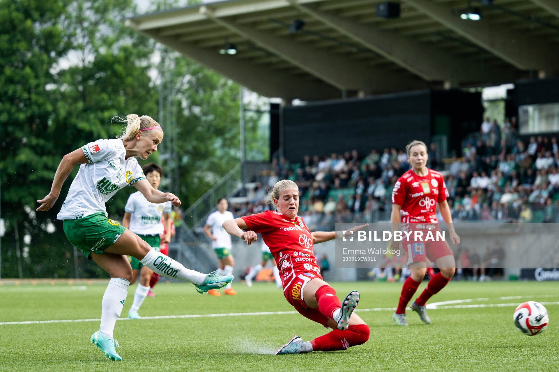 Hammarbys Adelina Engman och Örebros Regan Steigleder