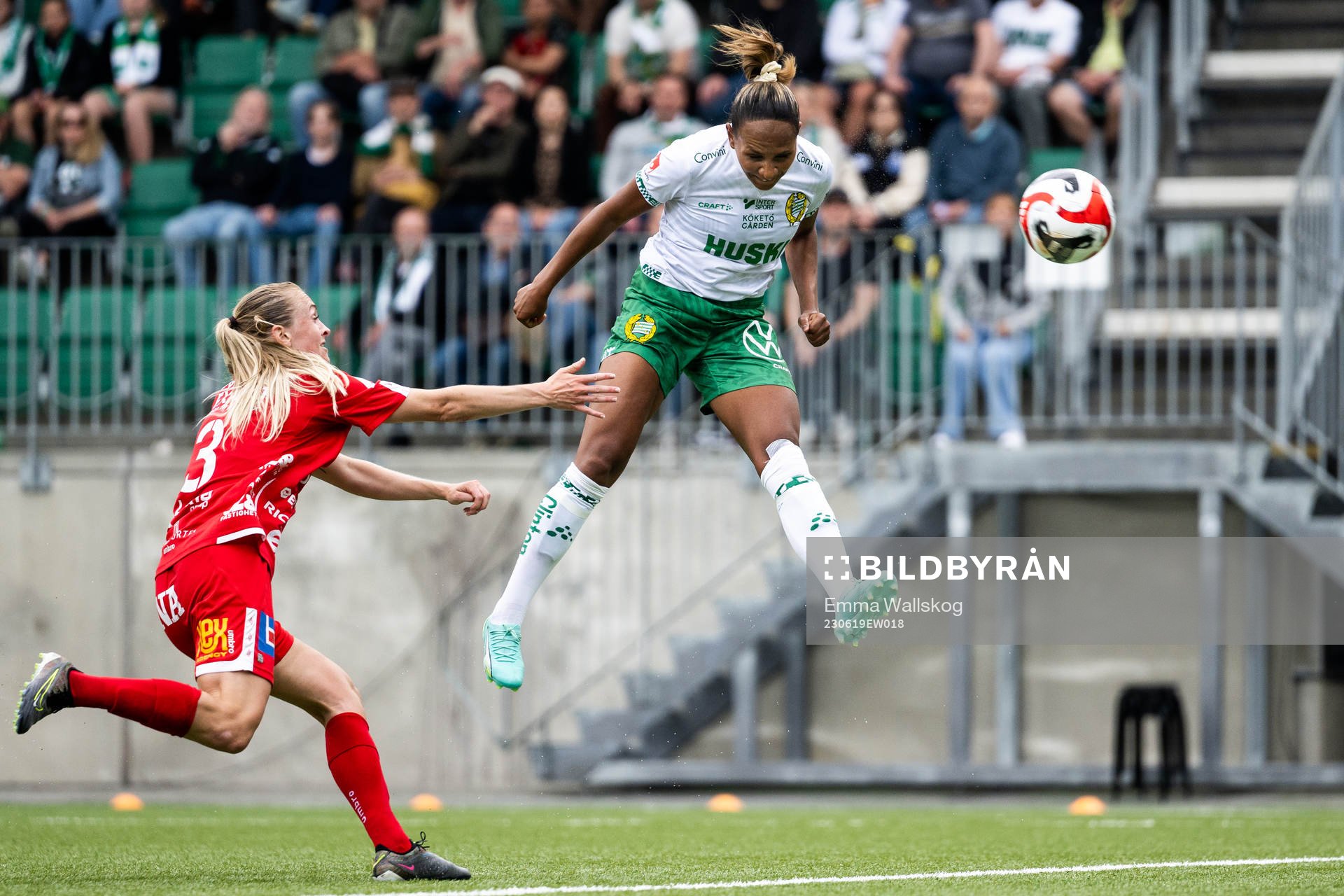 Örebros Michaela Kovacs och Hammarbys Madelen Janogy