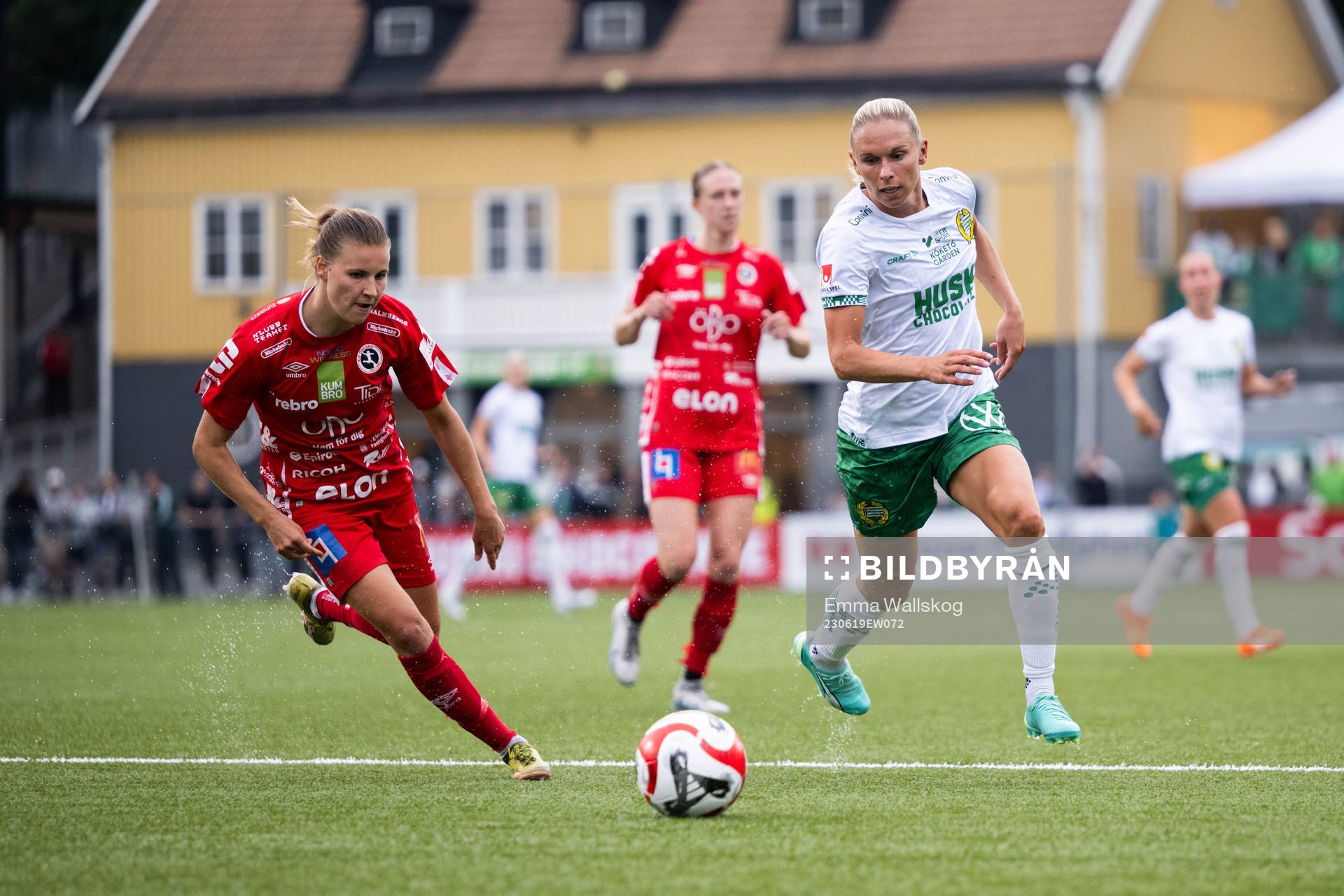 Örebros Katariina Kosola och Hammarbys Jonna Andersson