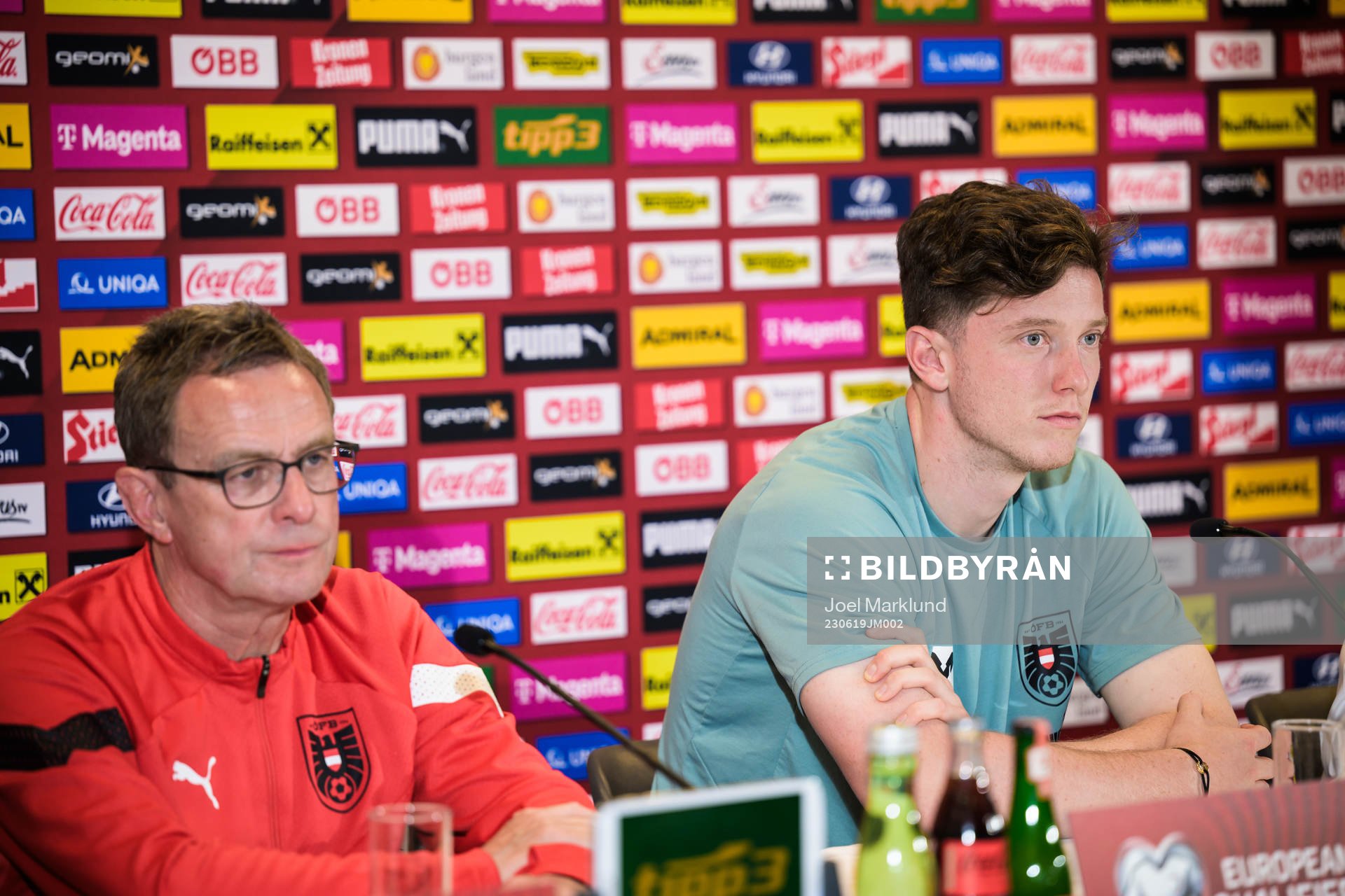 Head coach Ralf Rangnick and Michael Gregoritsch of the