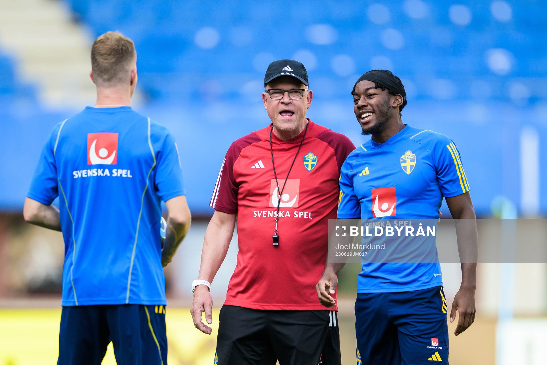 Head coach Janne Andersson and Anthony Elanga of the