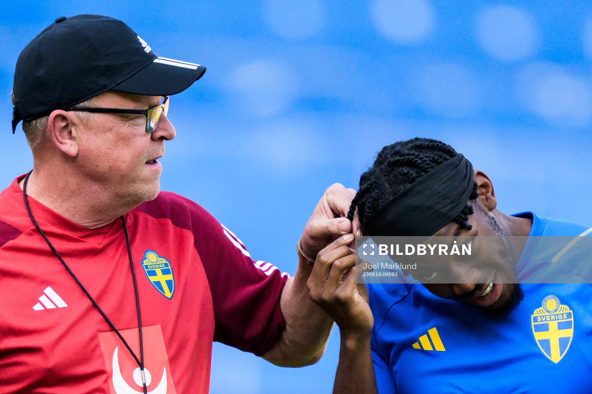 Head coach Janne Andersson touches the hair of Anthony