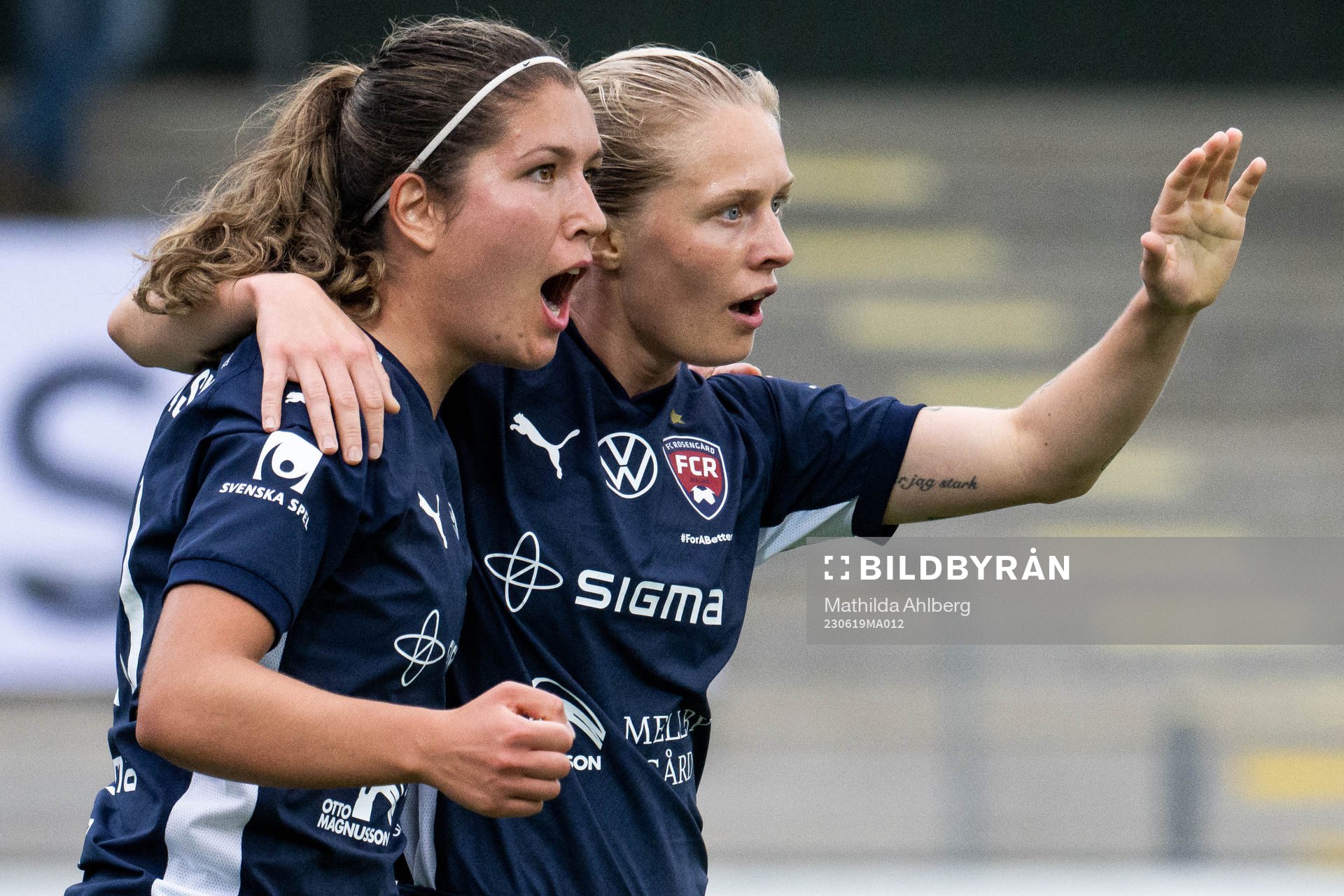 FC Rosengårds Loreta Kullashi och Emilia Larsson jublar