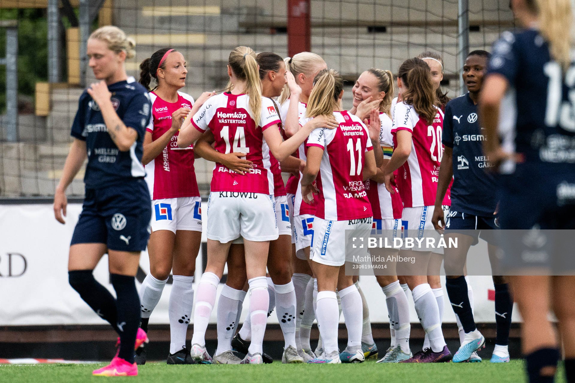 IK Uppsalas Agnes Nyberg jublar med lagkamrater