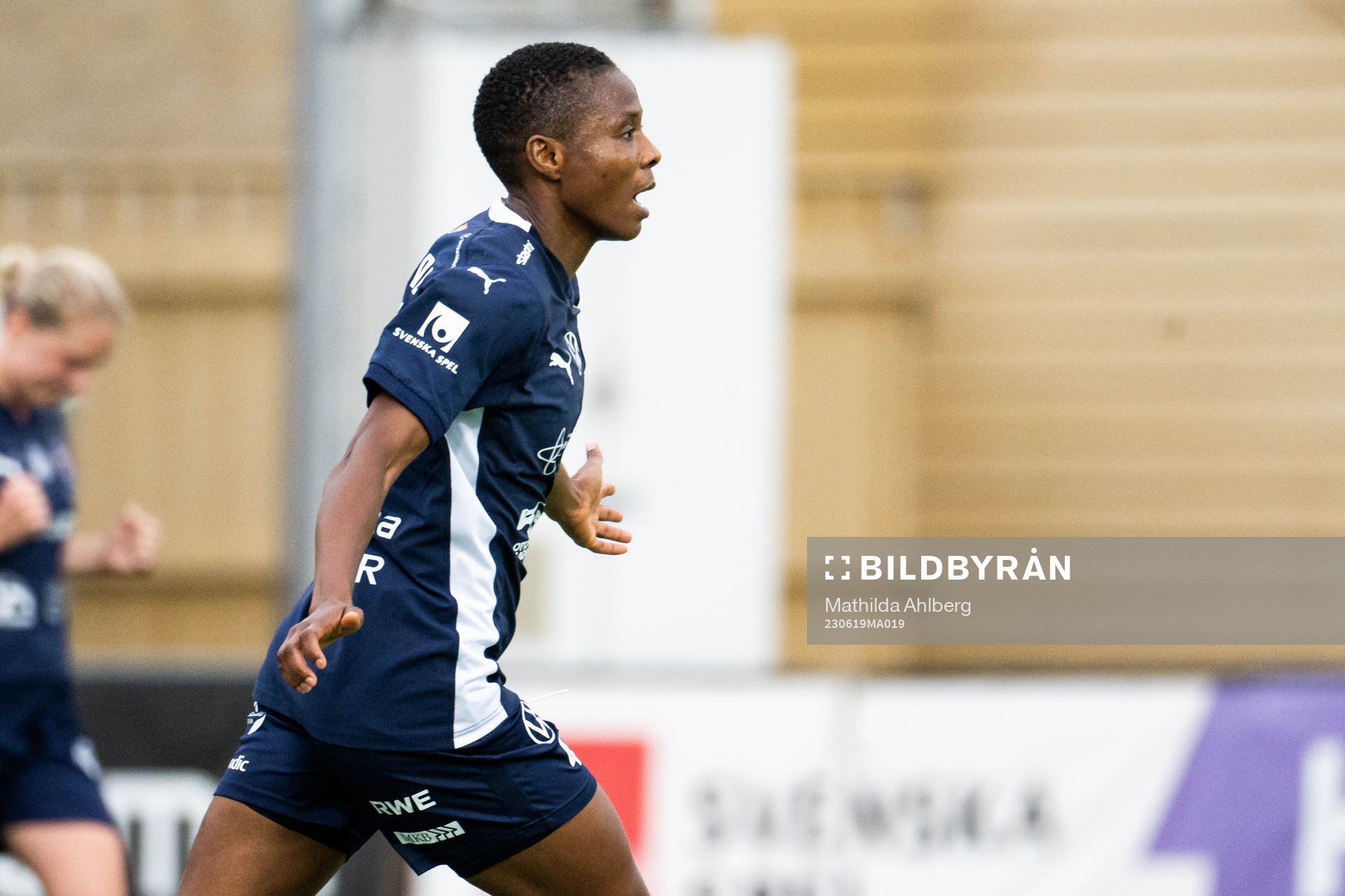 FC Rosengårds Halimatu Ibrahim Ayinde jublar