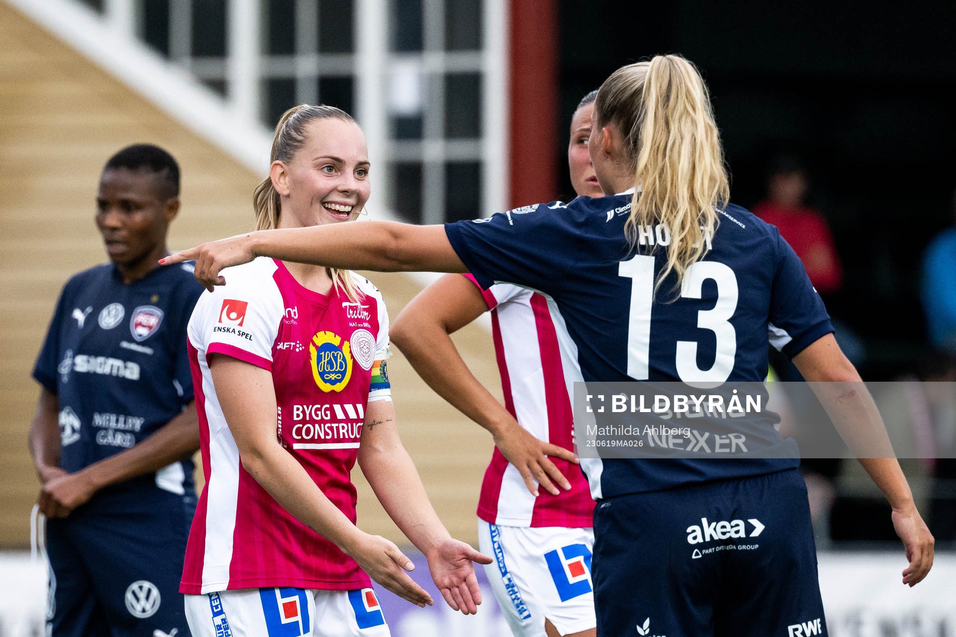 IK Uppsalas Agnes Nyberg och FC Rosengårds Olivia Holdt