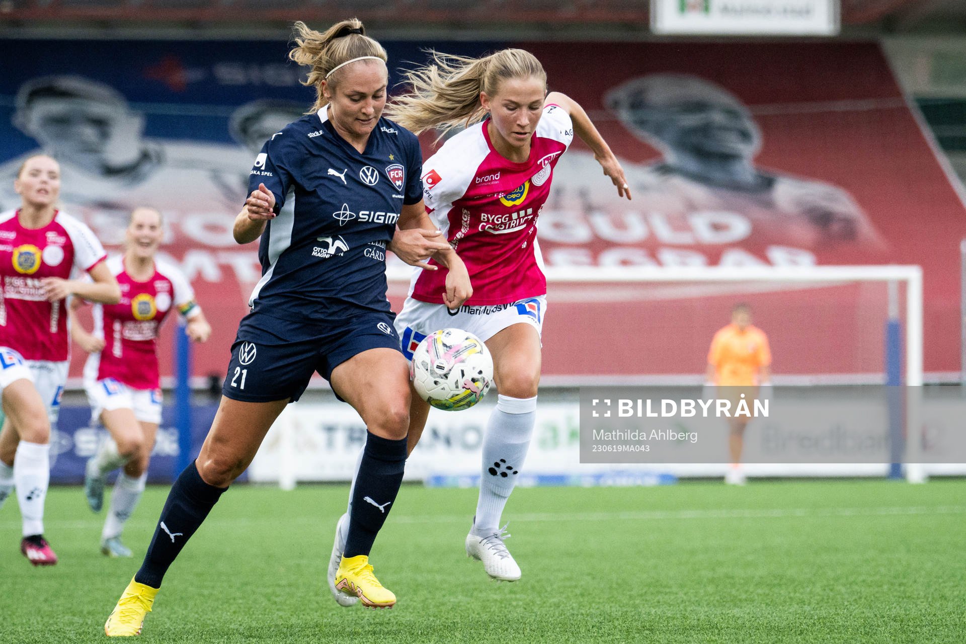 FC Rosengårds Karin Lundin och IK Uppsalas Hannah Eriksson