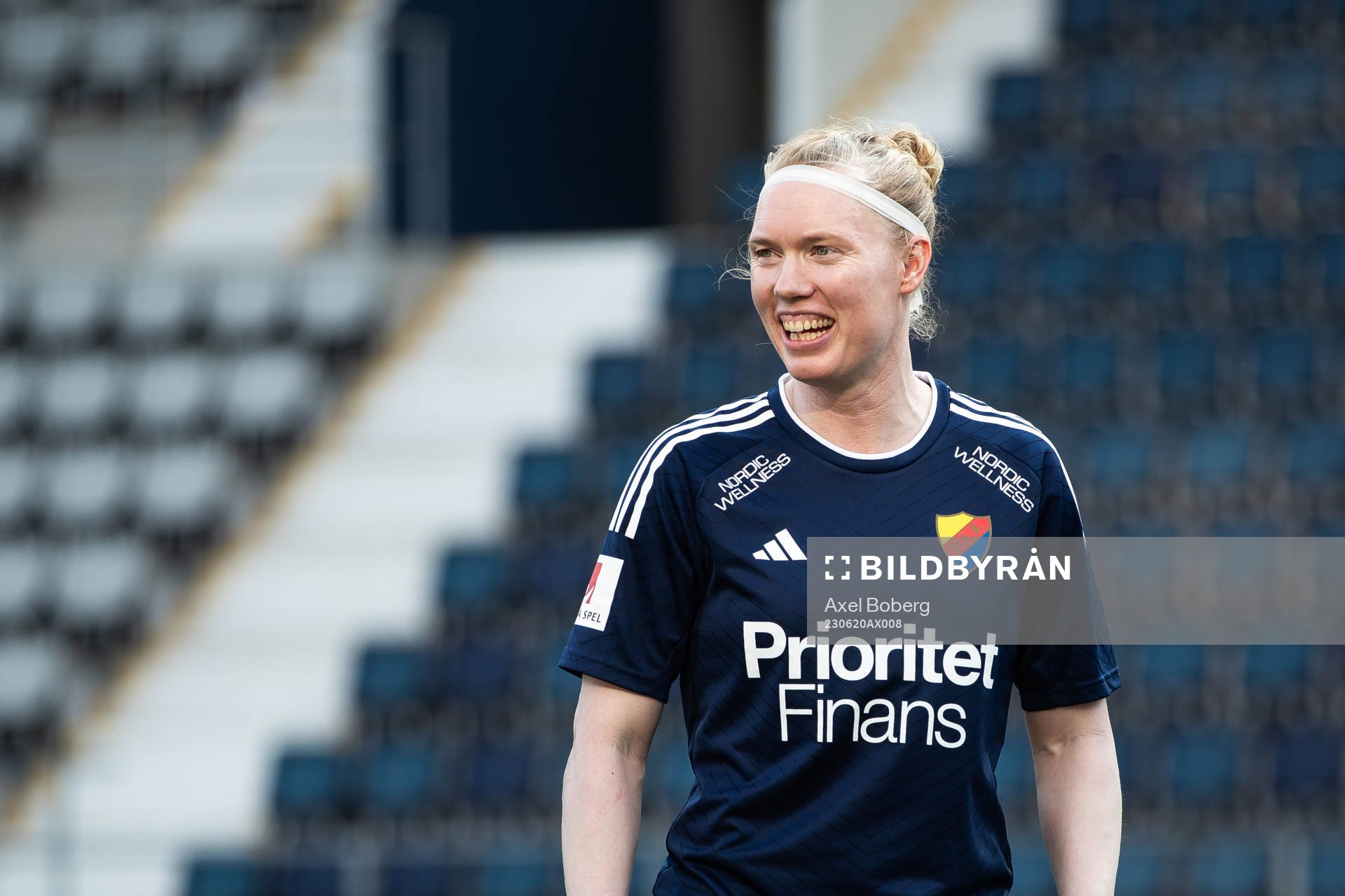 Djurgårdens målvakt Hedvig Lindahl värmer upp