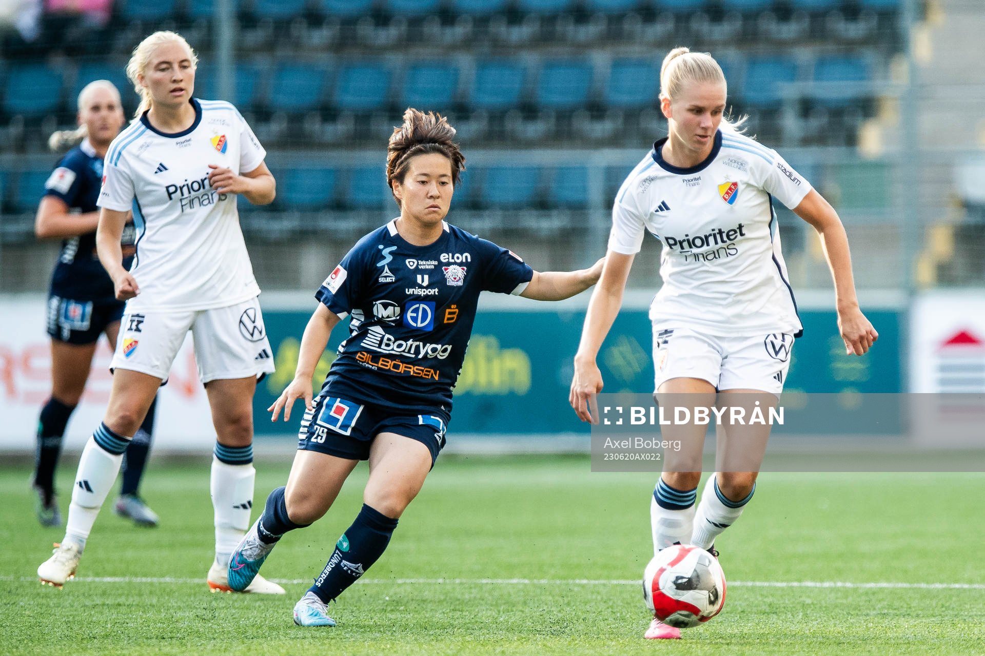 Djurgårdens Nellie Lilja och Linköpings Yuka Momiki