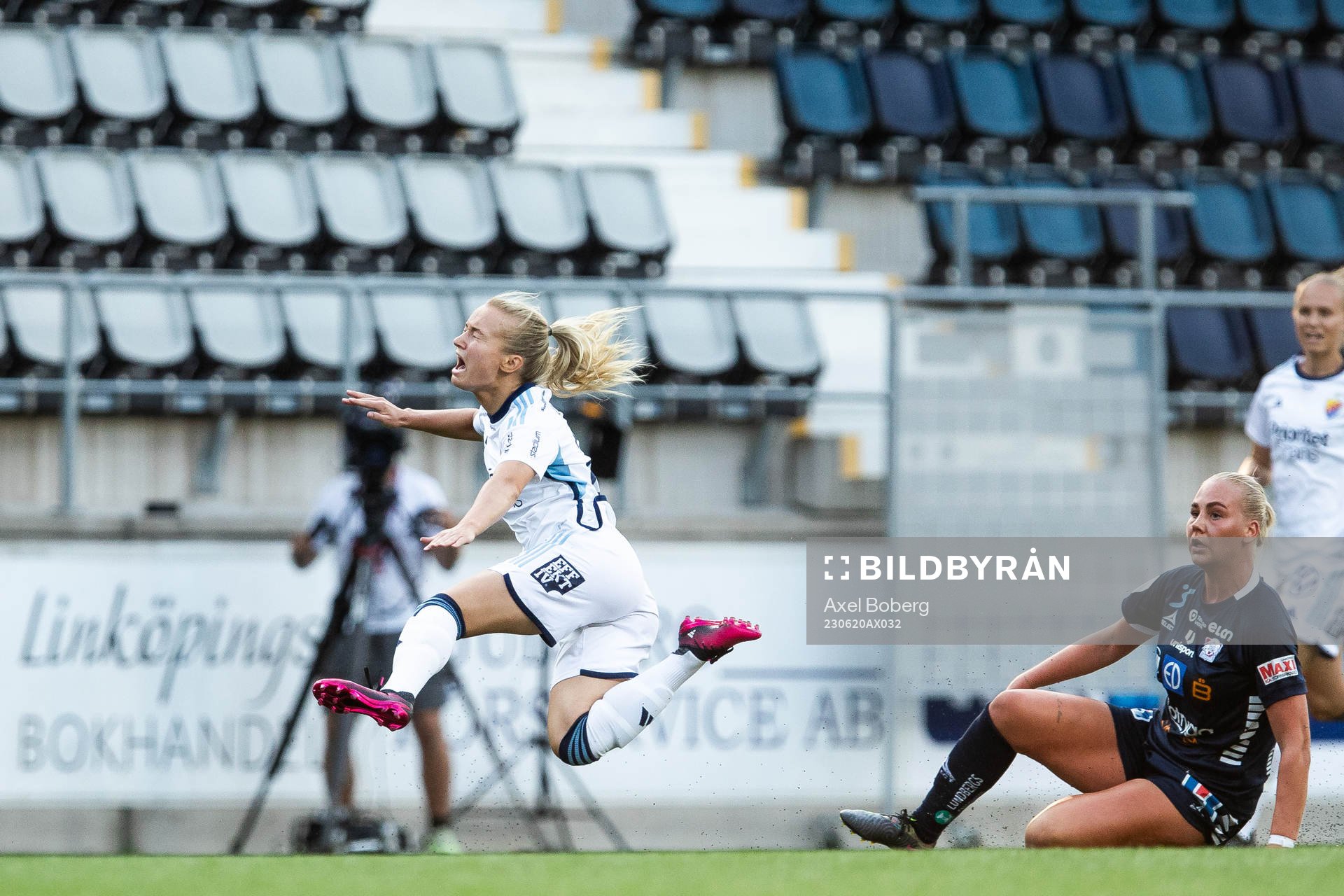 Djurgårdens Tove Almqvist har ont och Linköpings Cathinka