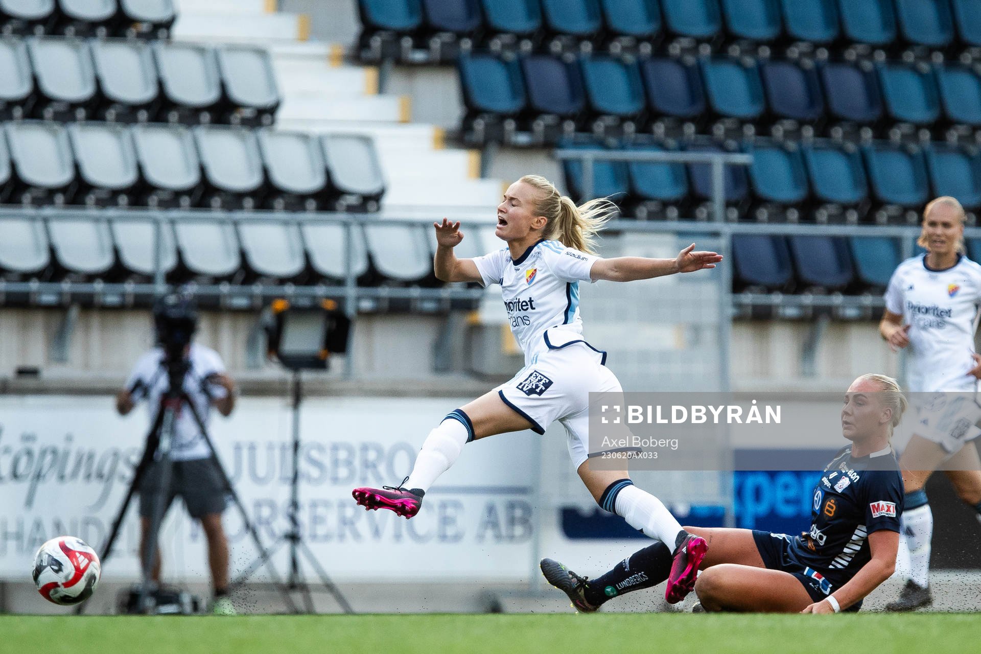 Djurgårdens Tove Almqvist har ont och Linköpings Cathinka