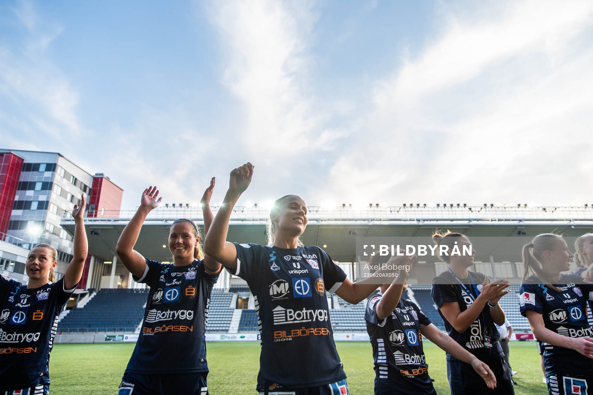 Linköpings spelare jublar efter fotbollsmatchen i Damallsvenskan mellan Linköping och Djurgården den 20 juni 2023 i Linköping. 
