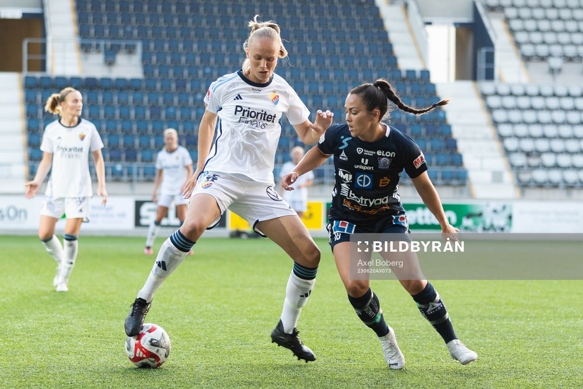 Djurgårdens Matilda Plan och Linköpings Michelle De Jongh