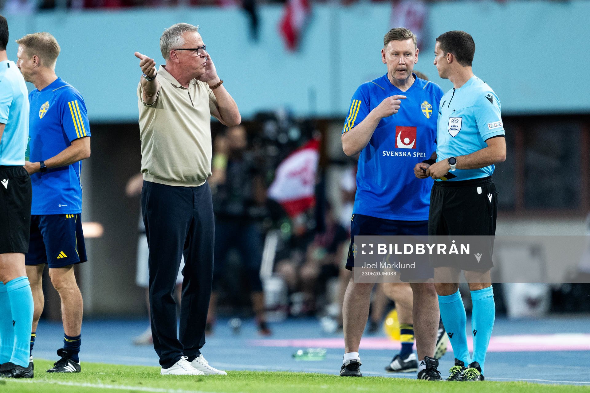 Head coach Janne Andersson of Sweden reacts